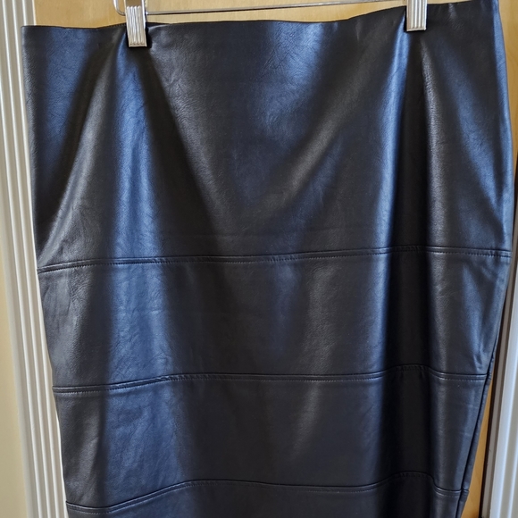 Reitmans Pleather Skirt - Picture 1 of 2